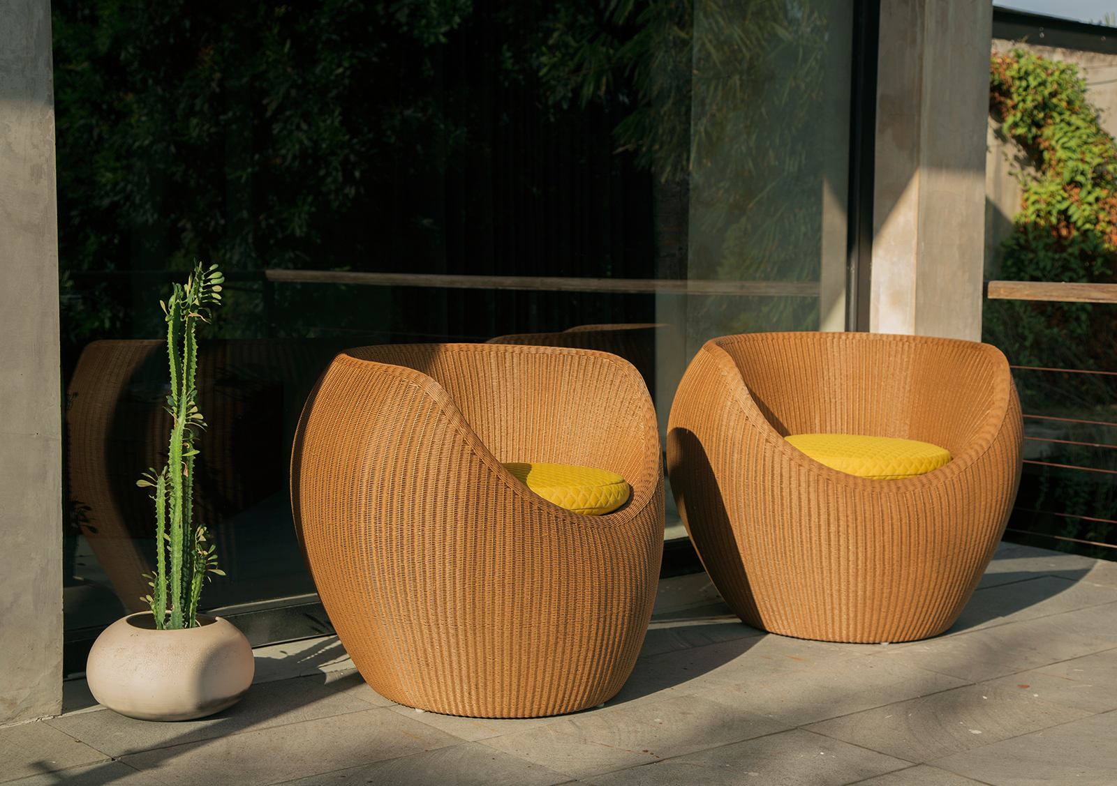 Products Images/Donut Lounge Chair & Tables/Lebello-Outdoor-Donut_Lounge-Chair-&_Tables.jpg