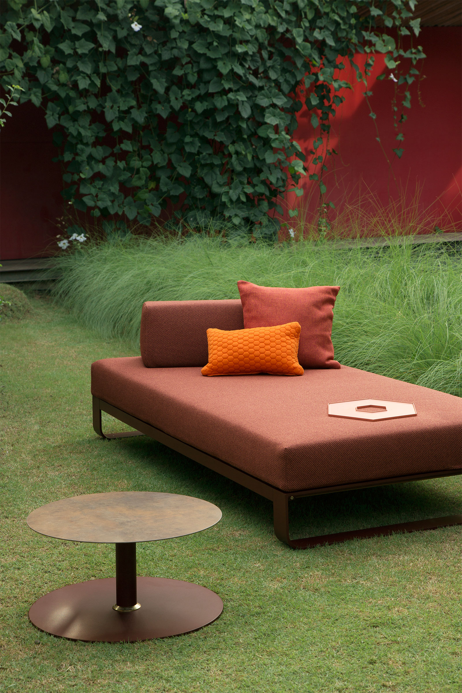 Products Images/Pure Sofa & Daybed/Lebello_Outdoor-Pure-Sofa-&_Daybed.png