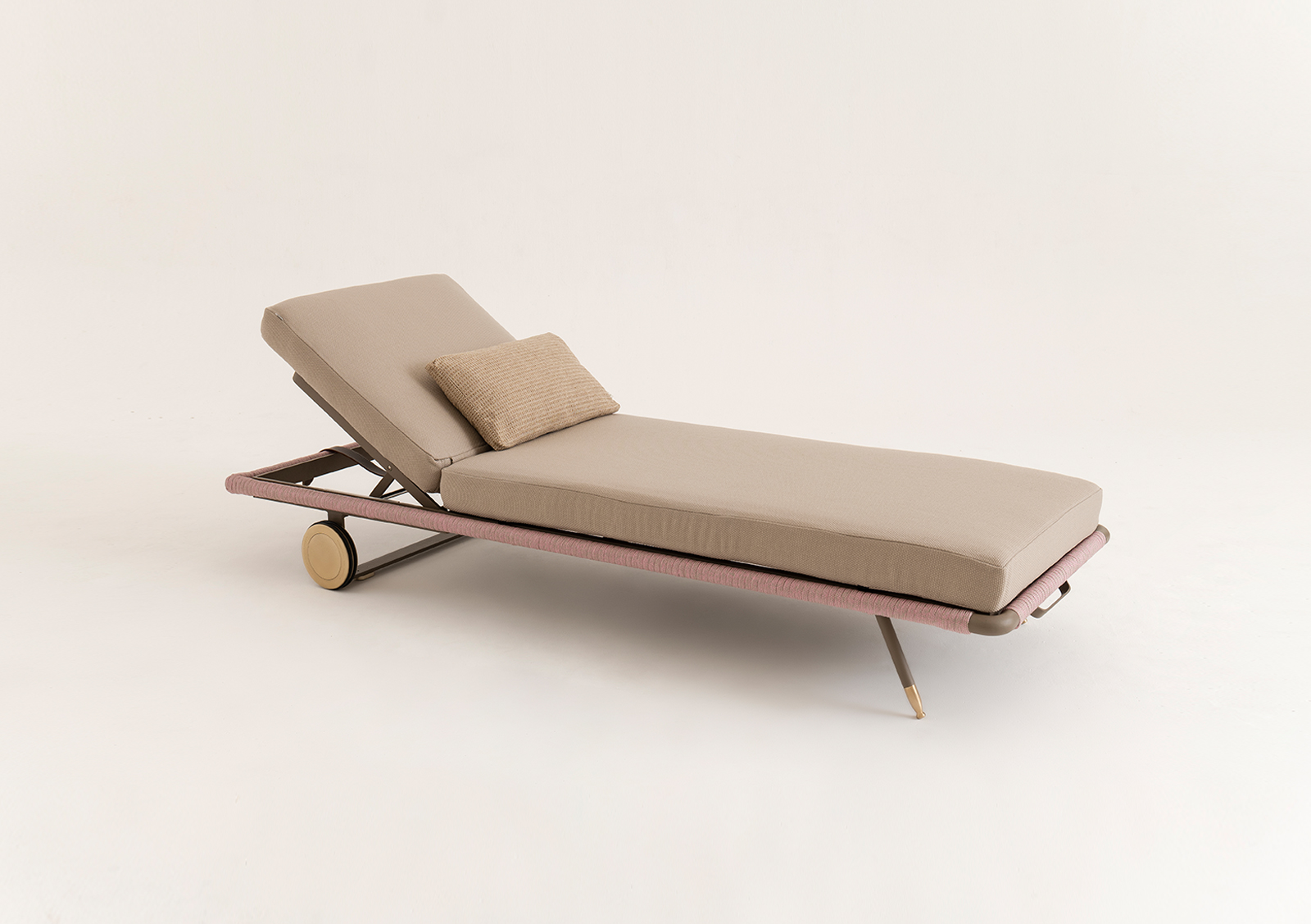 all-pages-sliders/Chair 7 / Club Series/Lebello-Outdoor-chaise-7-sunday.jpg