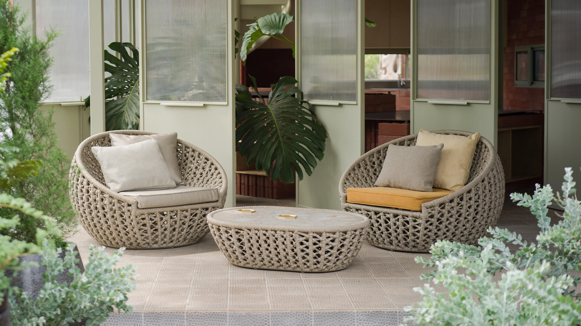 all-pages-sliders/Circle XK Series/Lebello-Outdoor-Circle_XK_Sofa_Table2.jpg