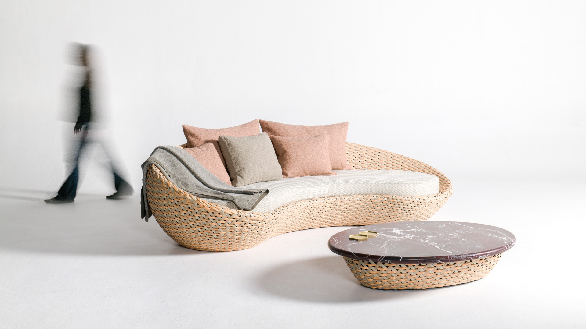Lebello-Outdoor-Mogul-Trilogy-Eclipse-Sofa.jpg