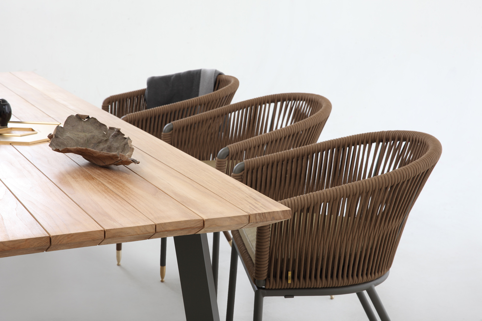 all-pages-sliders/Plank Table Series/Lebello-Outdoor-Plank_Table.jpg